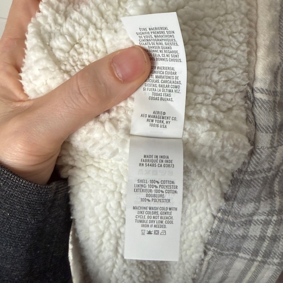 Aerie Cropped Sherpa Lined Shacket grey & white plaid medium snap button front - Picture 11 of 13
